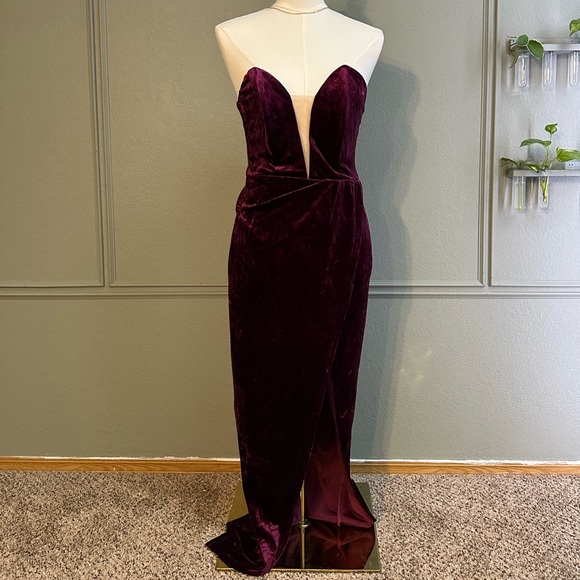 Emprada Plum Velvet Evening Gown - SIZE SMALL - Picture 1 of 9